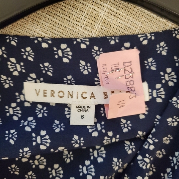 Veronica Beard Size 6 100% Silk Navy Blue Lotus Print Ruffle Blouse Dry Cleaned - Picture 6 of 14